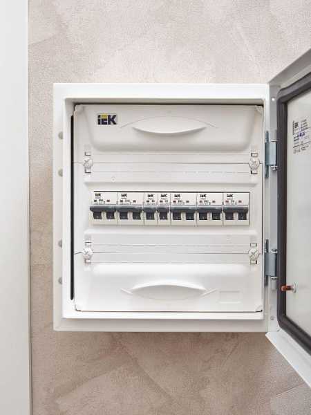 Выключатель автоматический модульный 1п C 6А M10N ARMAT IEK AR-M10N-1-C006