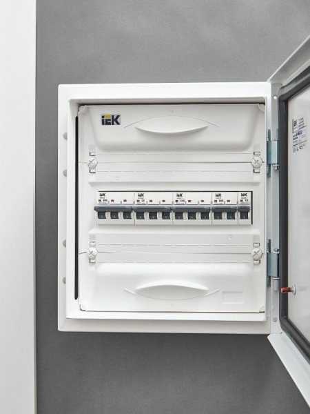 Выключатель автоматический модульный 3п C 6А M06N ARMAT IEK AR-M06N-3-C006